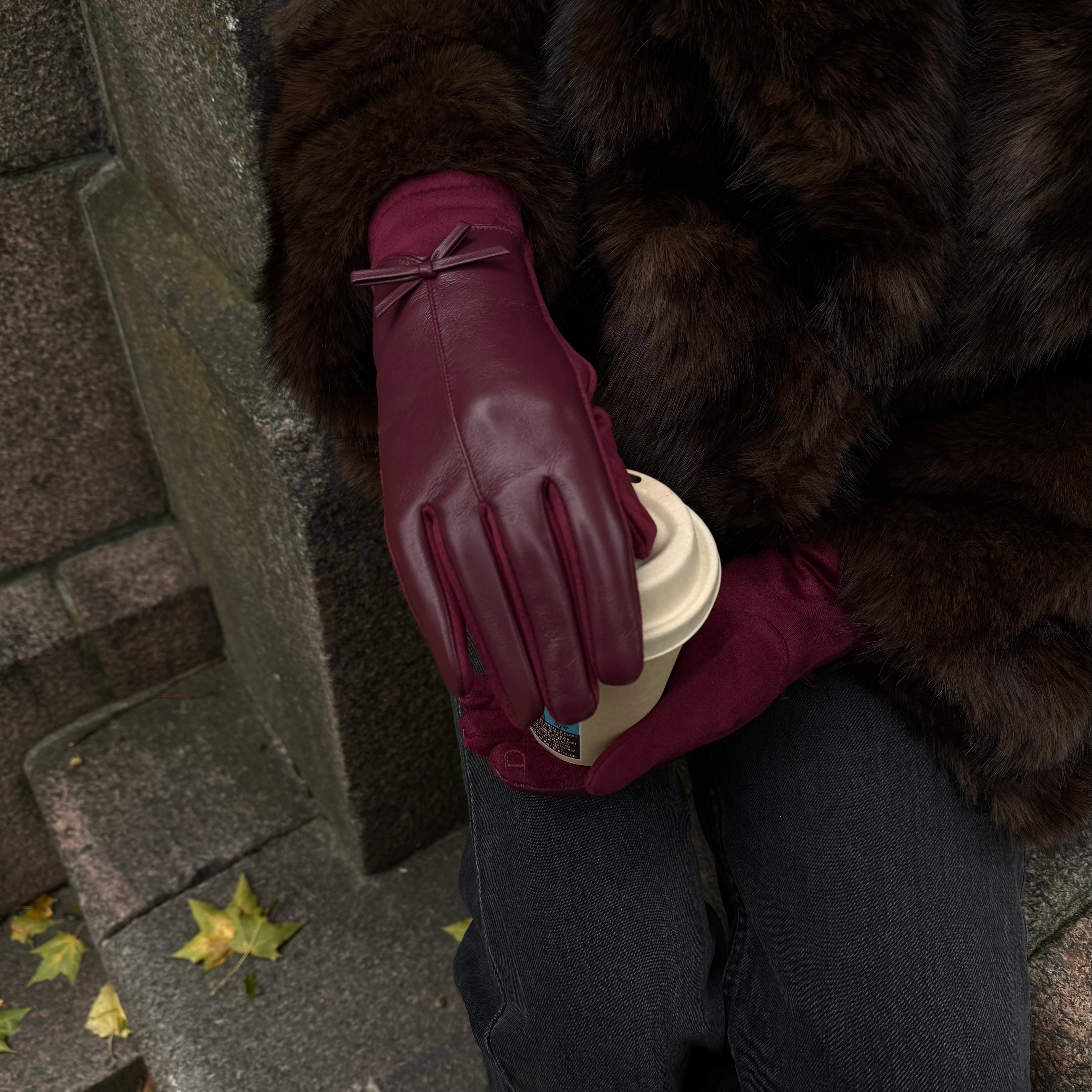 Pirštinės su kaspinėliu