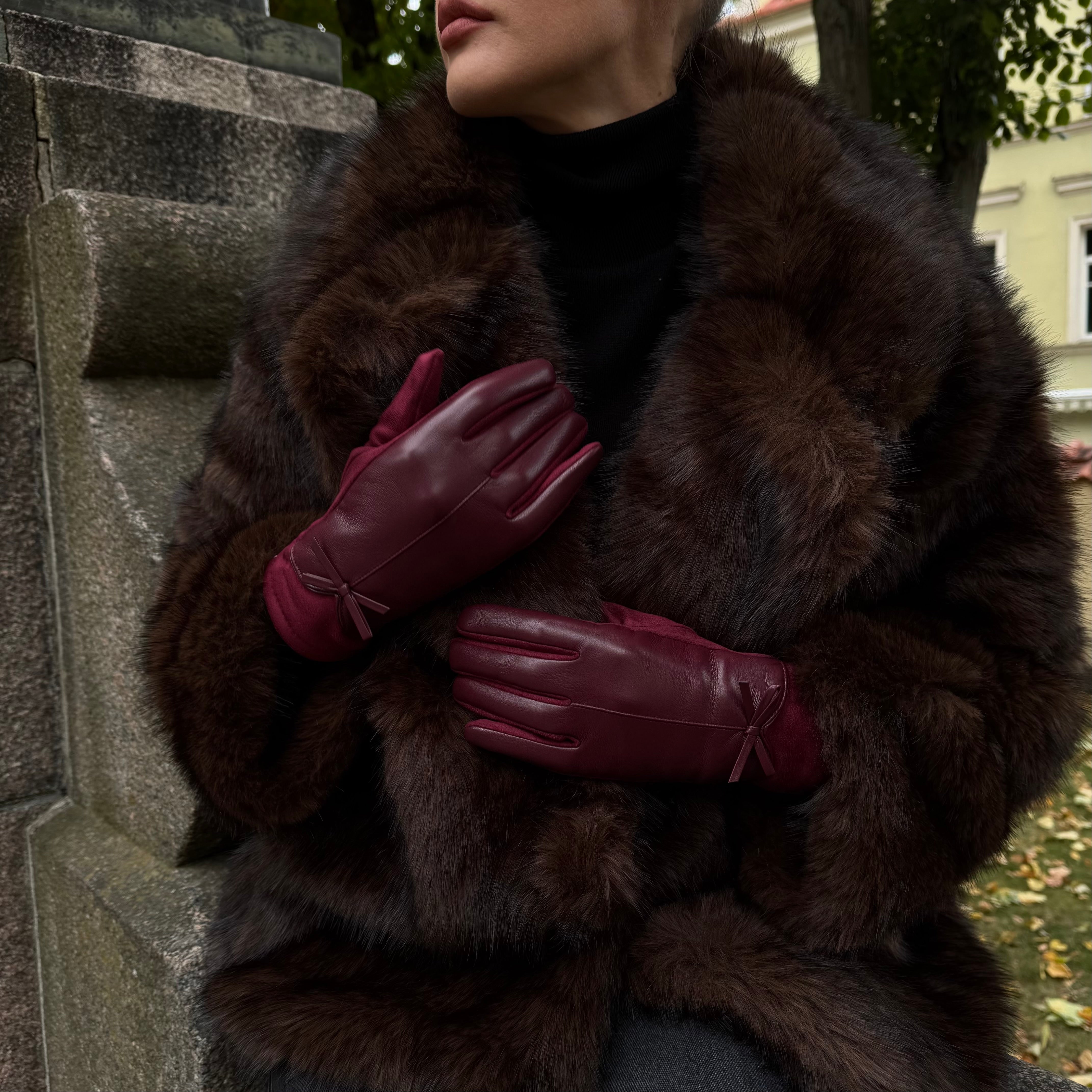 Pirštinės su kaspinėliu