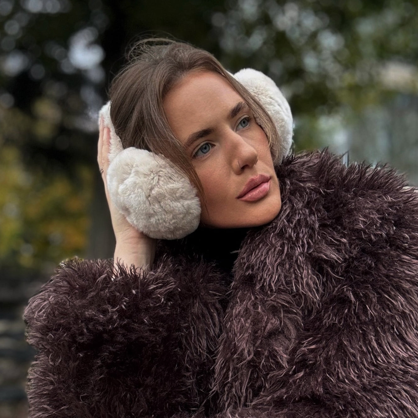 Minkštos natūralaus kailio ausinės