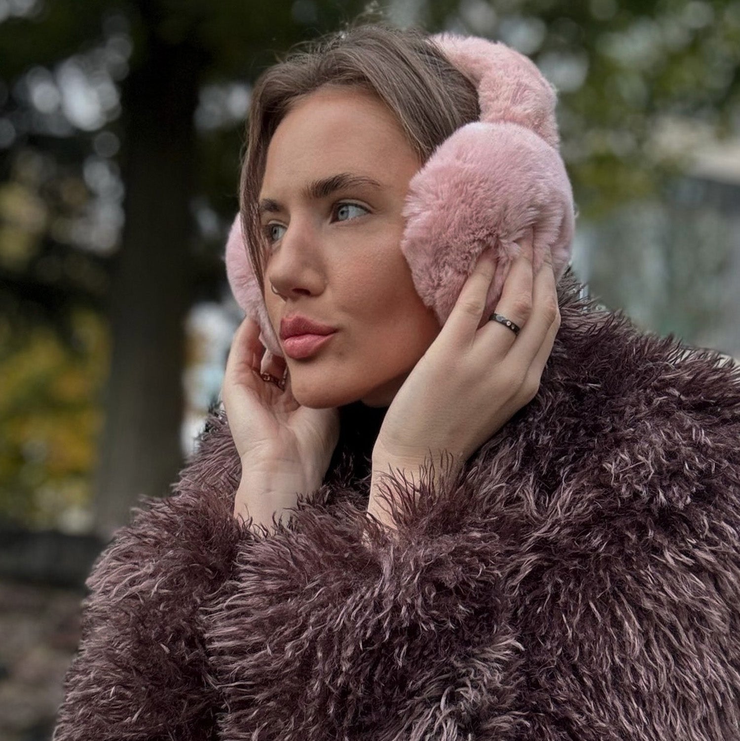 Minkštos natūralaus kailio ausinės