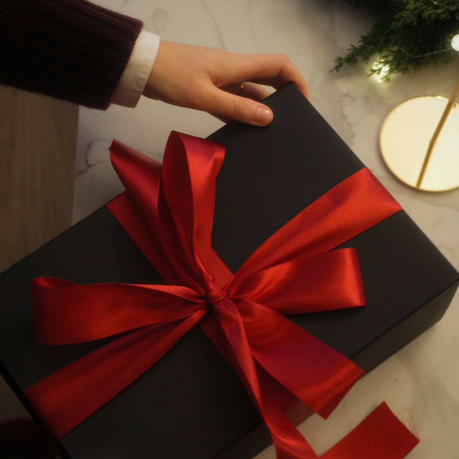 Minkštų ausinių ir šaliko dovanų rinkinys